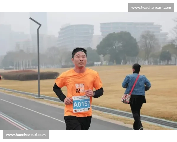 雨幕中绳牵追光：视障跑者与陪跑员的无畏训练